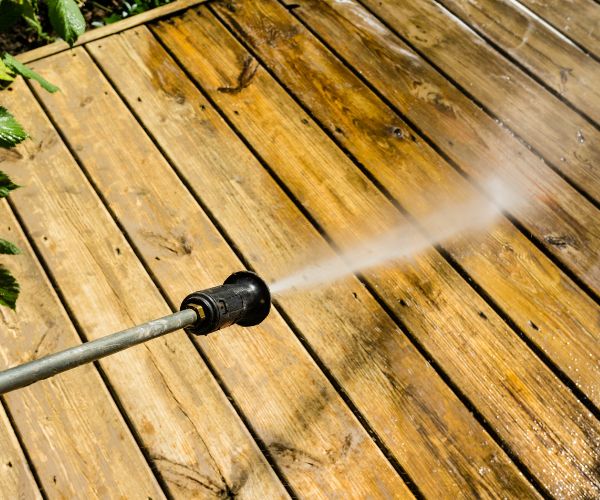 pressure cleaning wood deck with pressure water